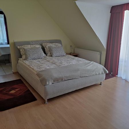 Zsanett Appartement Hévíz Стая снимка